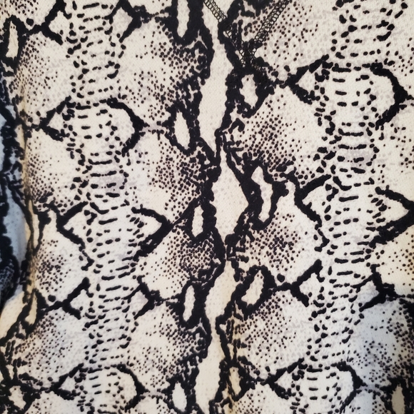 525 America Snakeskin Printed Cropped Sweatshirt - Picture 3 of 8